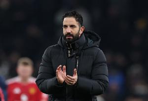 开云体育下载-阿莫林：曼联想为欧联杯资格而战，必须利用好训练和比赛的每分钟