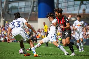 开云体育入口-记者：亚沙里在队内训练中因碰撞受伤，情况不太乐观&amp;将进行检查