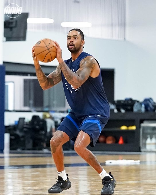 kaiyun-开练&amp;期待新赛季！独行侠官方晒新援拉塞尔多张训练照